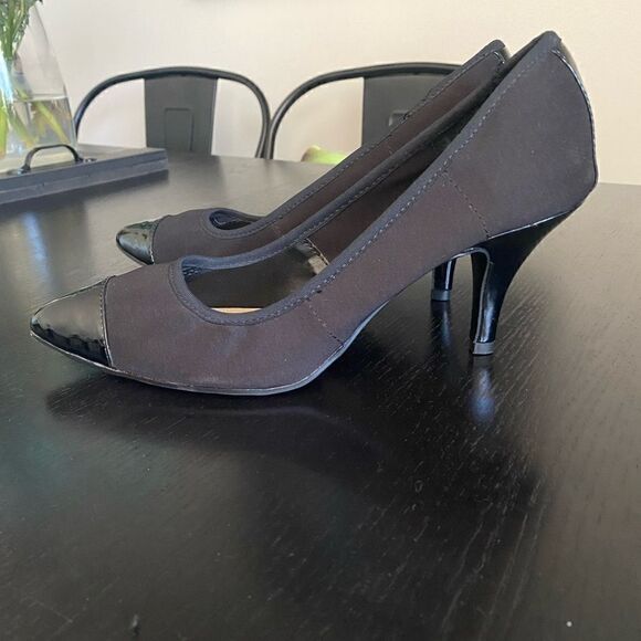 NEW Ellen Tracy Black Cap Toe Pointed Heels Pumps Womens Size 7.5 Stiletto - Picture 2 of 9